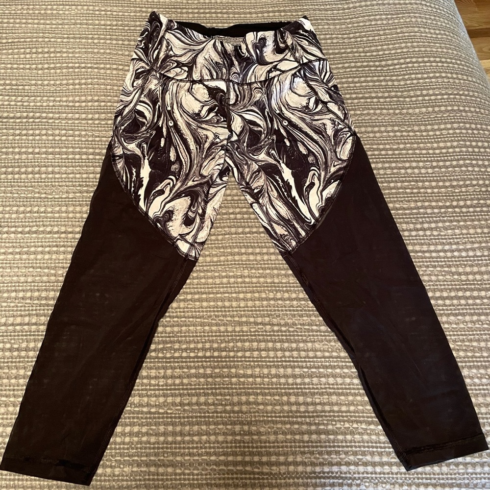 Knockout by Victoria’s Secret Capri workout leggings. Small
